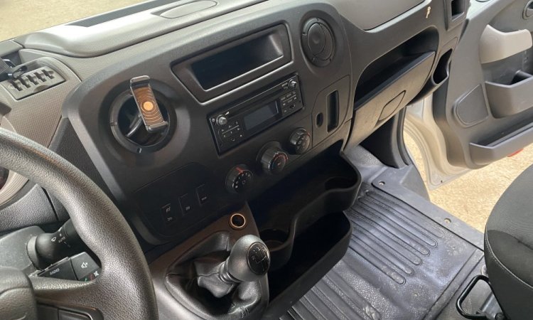 Nettoyage RENAULT MASTER  intérieur double cabine à CORBAS