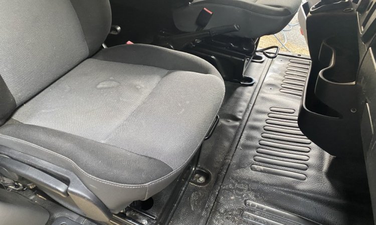 Nettoyage RENAULT MASTER  intérieur double cabine à CORBAS