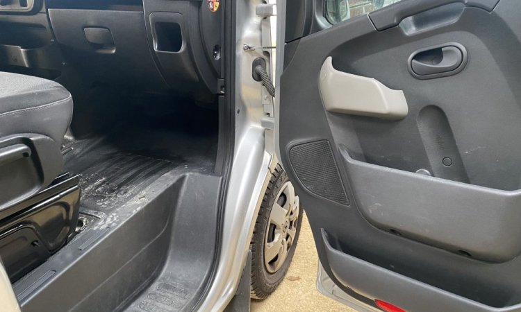 Nettoyage RENAULT MASTER  intérieur double cabine à CORBAS