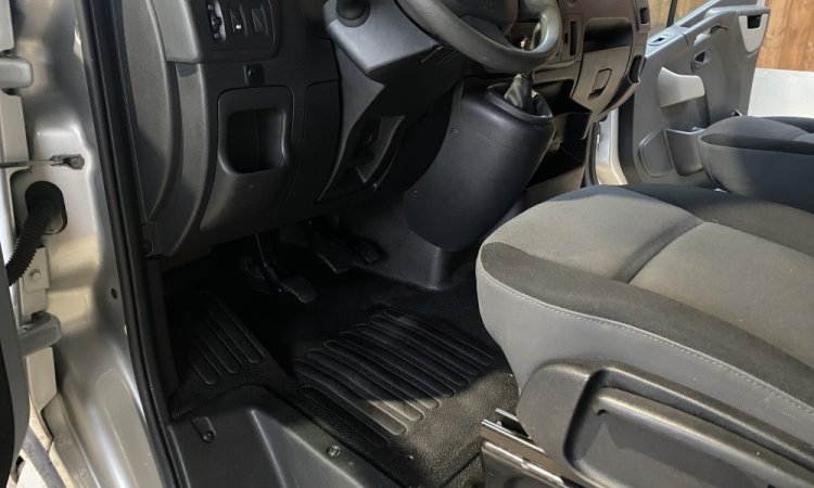Nettoyage RENAULT MASTER  intérieur double cabine à CORBAS