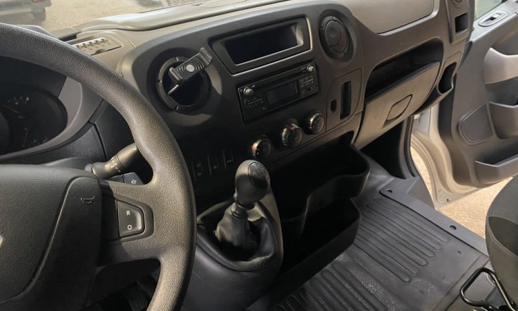 Nettoyage RENAULT MASTER  intérieur double cabine à CORBAS