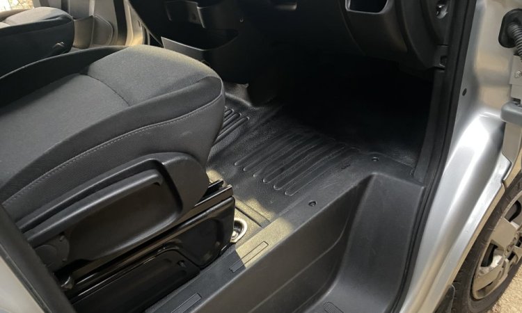 Nettoyage RENAULT MASTER  intérieur double cabine à CORBAS