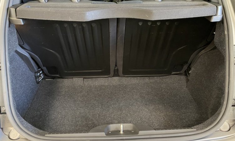 Nettoyage intérieur et extérieur de cette 500 ABARTH