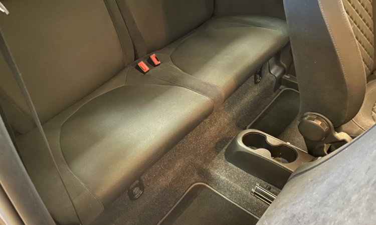 Nettoyage intérieur et extérieur de cette 500 ABARTH