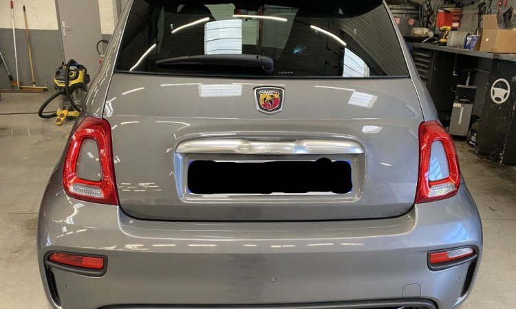 Nettoyage intérieur et extérieur de cette 500 ABARTH
