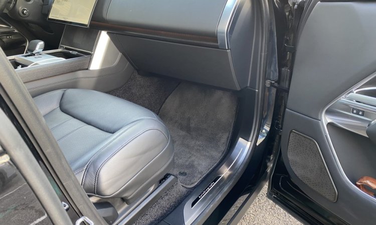 Nettoyage intérieur et extérieur RANGE-ROVER à CORBAS