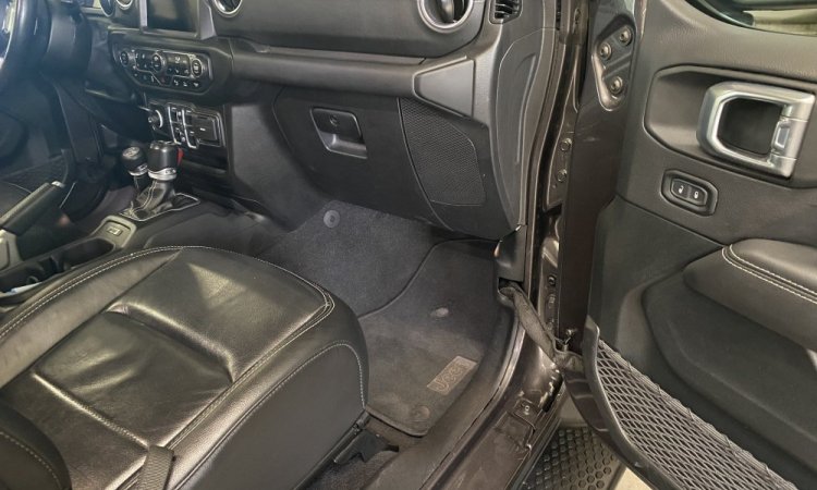 Nettoyage intérieur et extérieur JEEP WRANGLER à BOURGOIN-JALLIEU