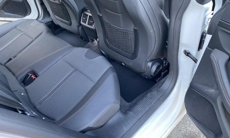 Nettoyage intérieur PEUGEOT 508 SW à BOURGOIN-JALLIEU