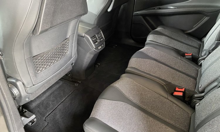 Nettoyage intérieur PEUGEOT 5008 à SAINT-PRIEST