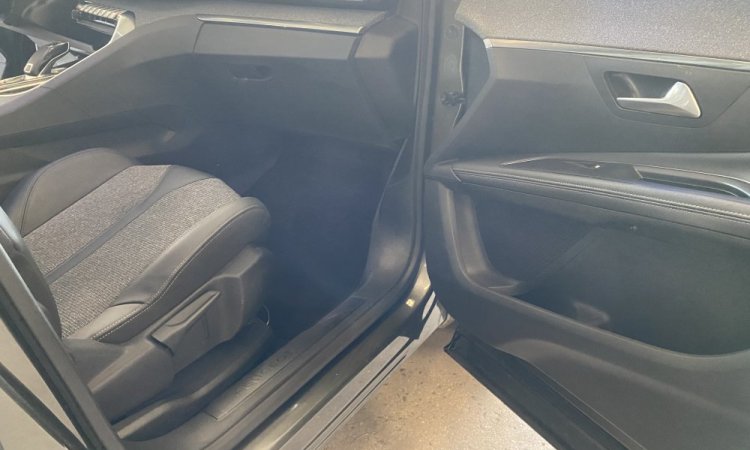 Nettoyage intérieur PEUGEOT 5008 à SAINT-PRIEST