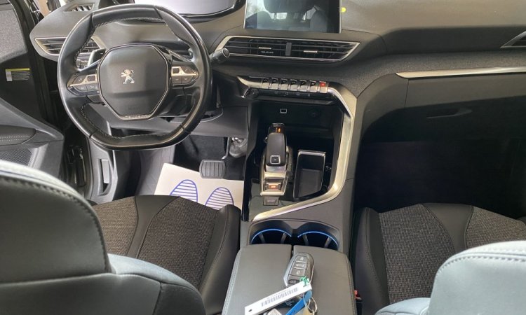 Nettoyage intérieur PEUGEOT 5008 à SAINT-PRIEST