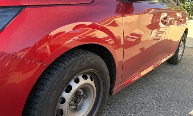Nettoyage intérieur et extérieur pour cette PEUGEOT 208 à BOURGOIN-JALLIEU