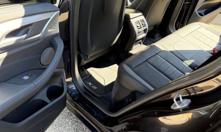 Nettoyage intérieur pour cette BMW à Saint Priest
