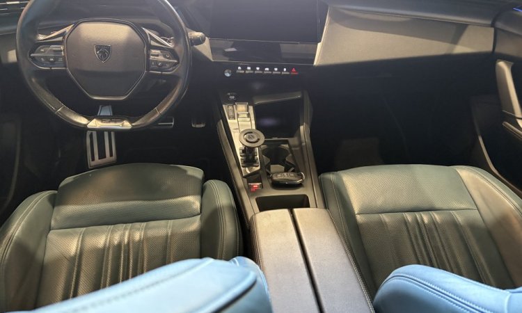 Nettoyage intérieur et extérieur de cette PEUGEOT 308 à BOURGOIN JALLIEU