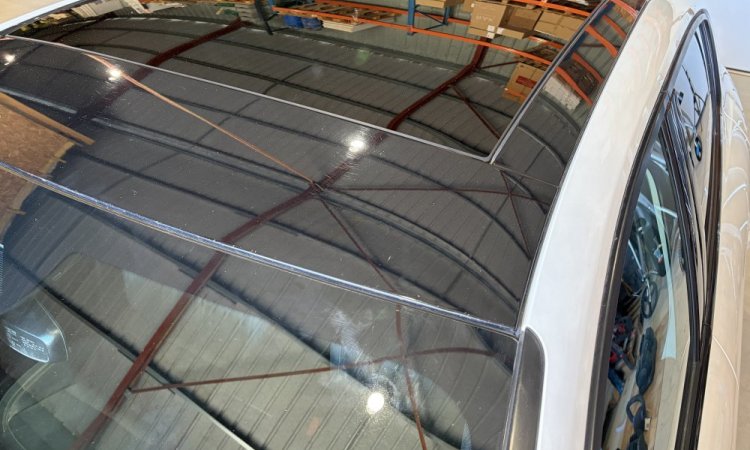 Nettoyage intérieur et extérieur de cette PEUGEOT 308 à BOURGOIN JALLIEU
