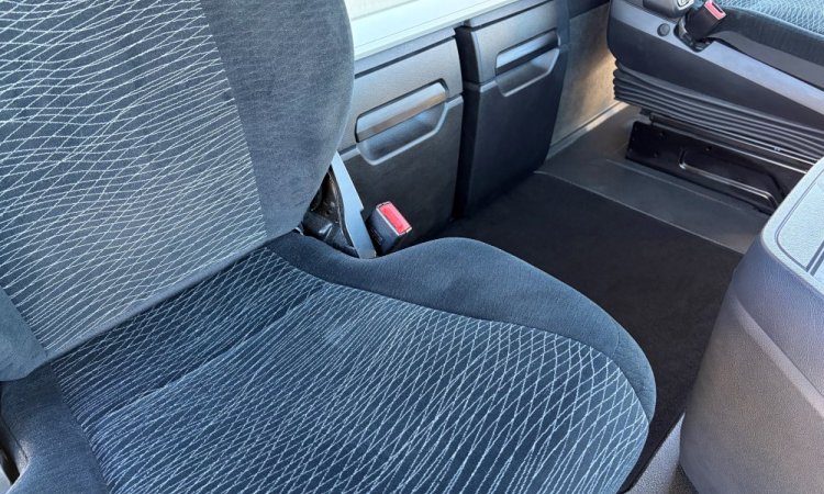 Nettoyage complet intérieur double cabine POIDS-LOURD à BOURGOIN JALLIEU