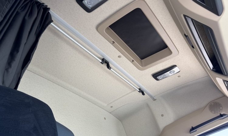 Nettoyage complet intérieur double cabine POIDS-LOURD à BOURGOIN JALLIEU