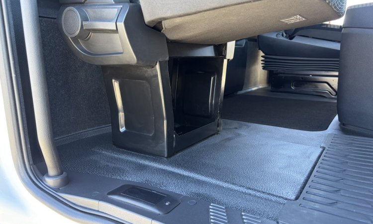 Nettoyage complet intérieur double cabine POIDS-LOURD à BOURGOIN JALLIEU