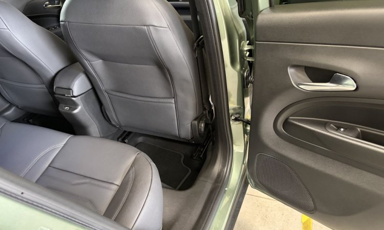Préparation nouveau JEEP AVENGER avant livraison client à BOURGOIN-JALLIEU