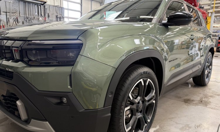 Préparation nouveau JEEP AVENGER avant livraison client à BOURGOIN-JALLIEU