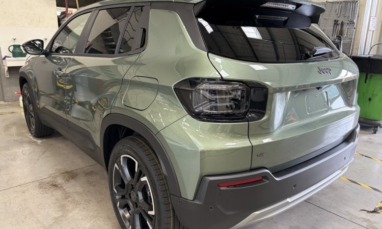 Préparation nouveau JEEP AVENGER avant livraison client à BOURGOIN-JALLIEU