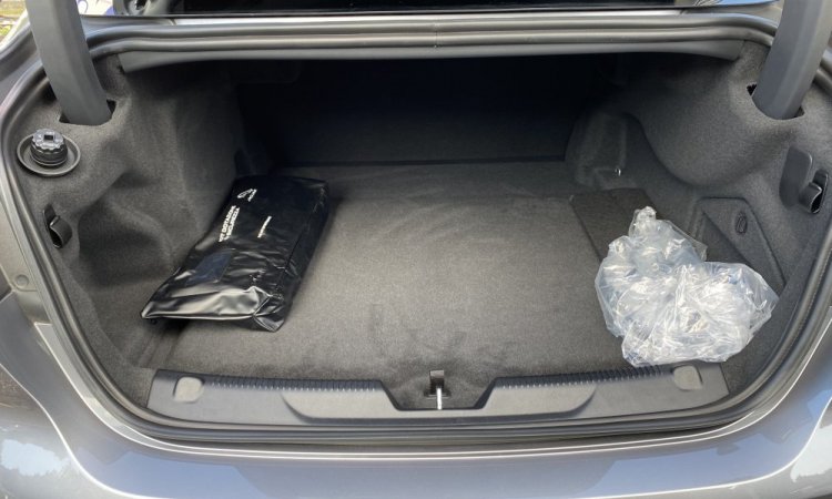 Nettoyage intérieur et extérieur de voiture neuve à Saint Priest. WASHER AUTO