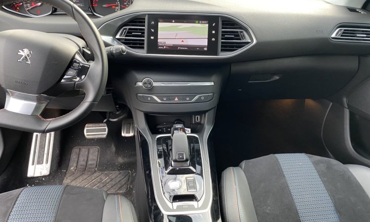 Nettoyage intérieur pour cette PEUGEOT 308