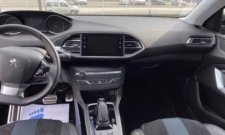Nettoyage intérieur pour cette PEUGEOT 308