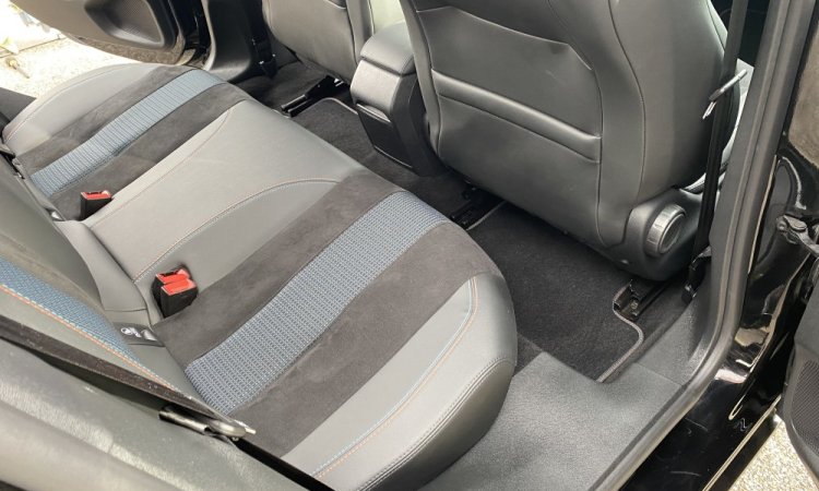 Nettoyage intérieur pour cette PEUGEOT 308