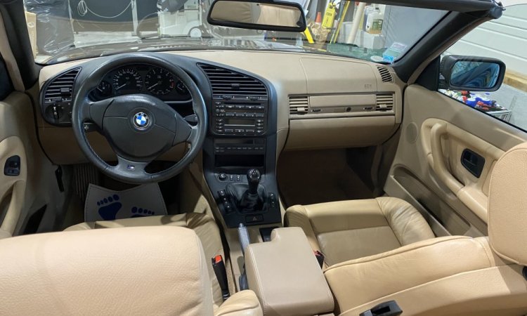 Nettoyage intérieur et extérieur BMW CABRIOLET à SAINT QUENTIN FALLAVIER