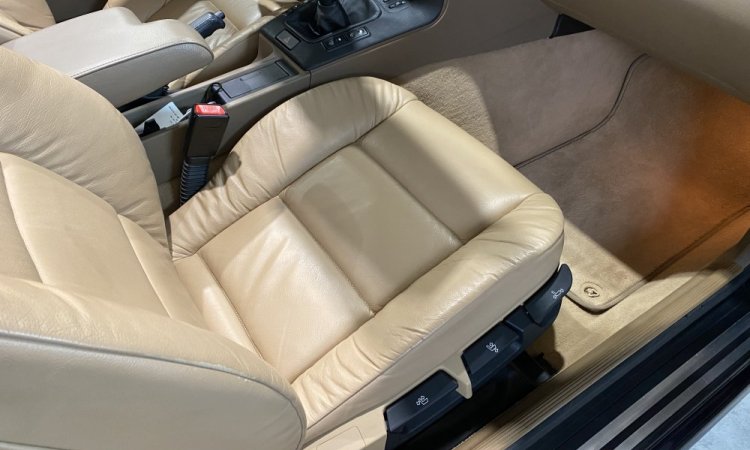 Nettoyage intérieur et extérieur BMW CABRIOLET à SAINT QUENTIN FALLAVIER