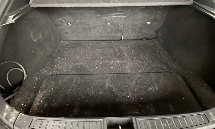 Nettoyage intérieur et extérieur d'une voiture à Bourgoin-Jallieu par WASHER AUTO