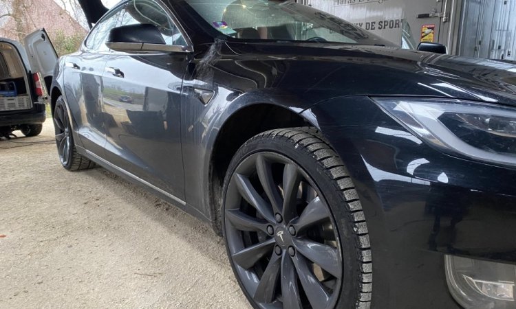Nettoyage intérieur et extérieur d'une voiture à Bourgoin-Jallieu par WASHER AUTO