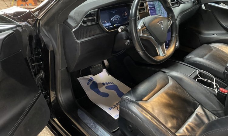 Nettoyage intérieur et extérieur d'une voiture à Bourgoin-Jallieu par WASHER AUTO