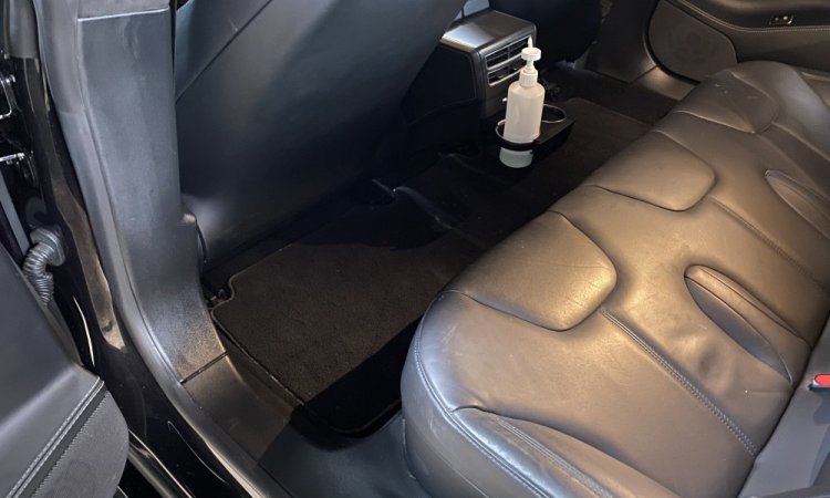 Nettoyage intérieur et extérieur d'une voiture à Bourgoin-Jallieu par WASHER AUTO