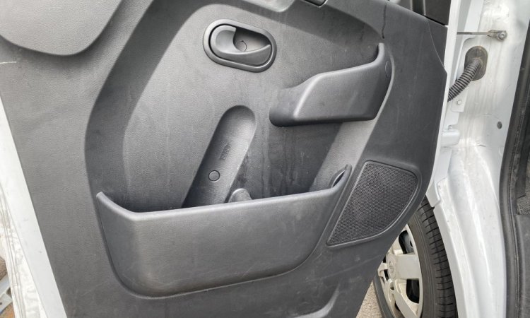 Nettoyage intérieur cabine RENAULT MASTER à Bourgoin-Jallieu