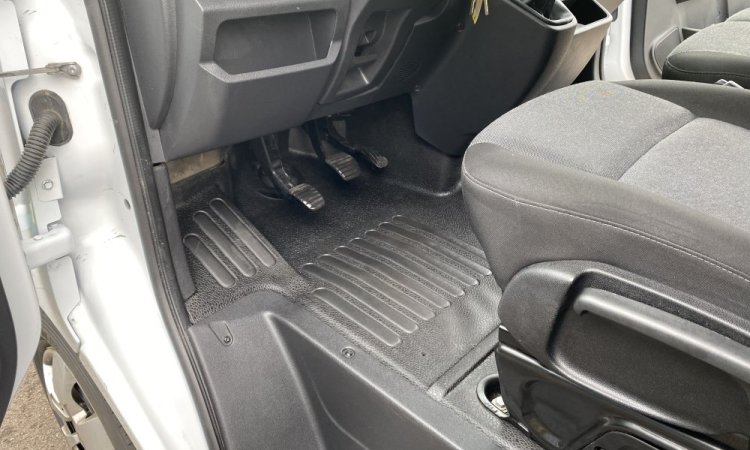 Nettoyage intérieur de cabine RENAULT MASTER à CORBAS