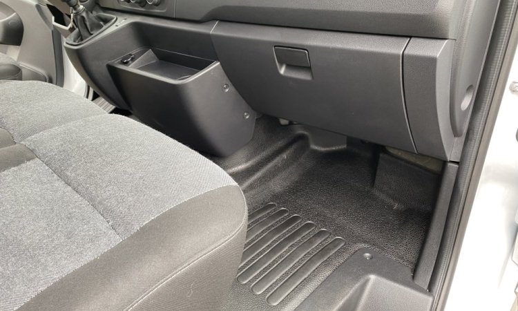 Nettoyage intérieur cabine RENAULT MASTER à Bourgoin-Jallieu