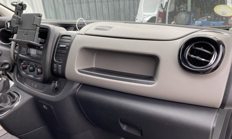 Nettoyage intérieur cabine utilitaire à Corbas par WASHER AUTO