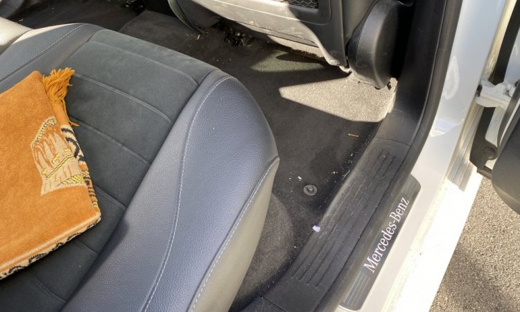 Lavage intérieur et extérieur voiture à Saint Quentin Fallavier. WASHER AUTO