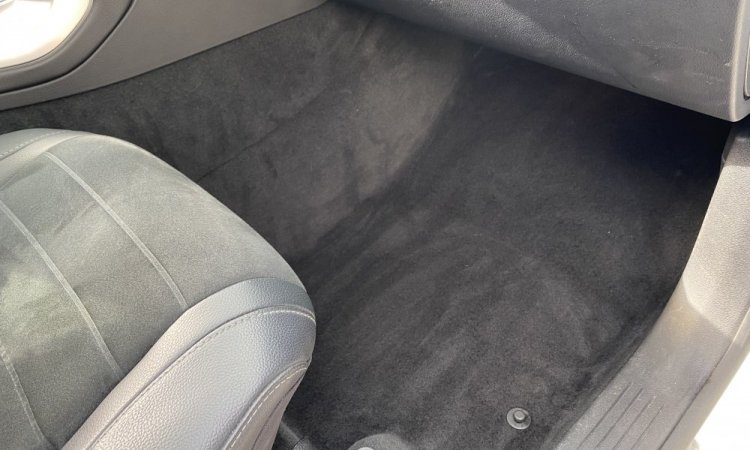 Lavage intérieur et extérieur voiture à Saint Quentin Fallavier. WASHER AUTO