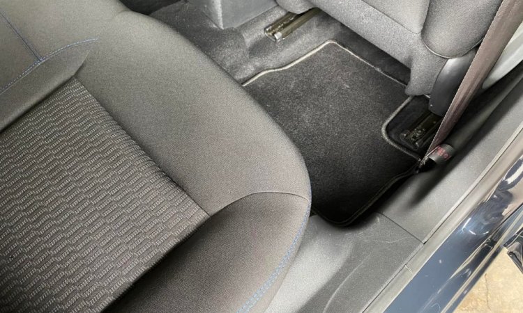 Nettoyage intérieur Peugeot 208 à Corbas. WASHER AUTO