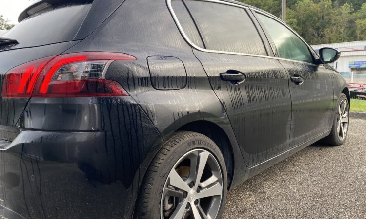 Lavage extérieur voiture avec une technologie sans eau. WASHER AUTO