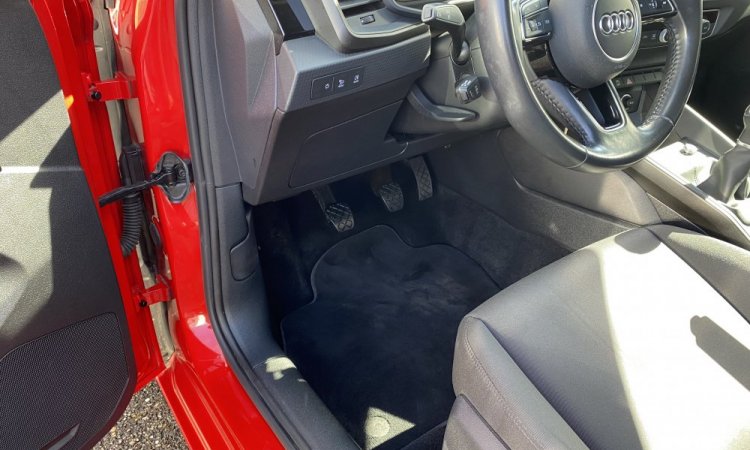 Nettoyage intérieur de voiture à domicile. WASHER AUTO