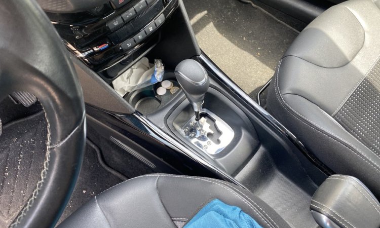 Nettoyage intérieur et extérieur de ce Peugeot 2008 à Bourgoin Jallieu