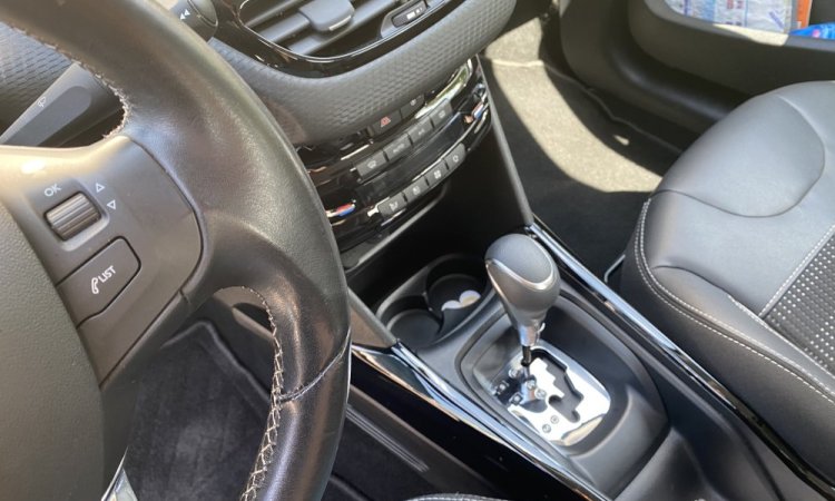Nettoyage intérieur et extérieur de ce Peugeot 2008 à Bourgoin Jallieu