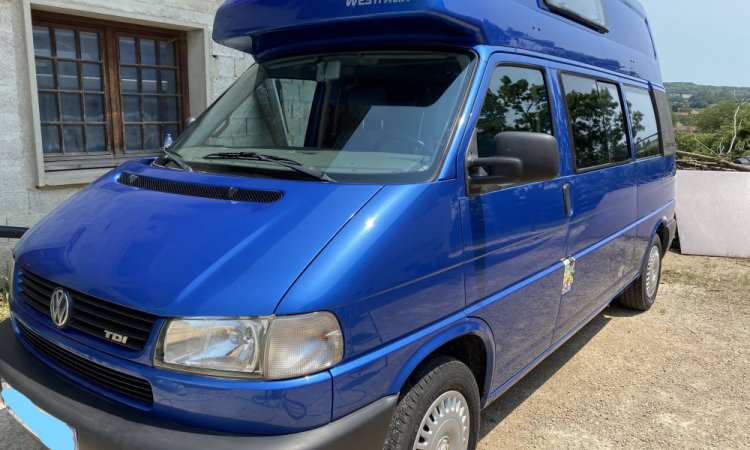 Nettoyage intérieur et extérieur de camping car à Bourgoin-Jallieu. WASHER AUTO