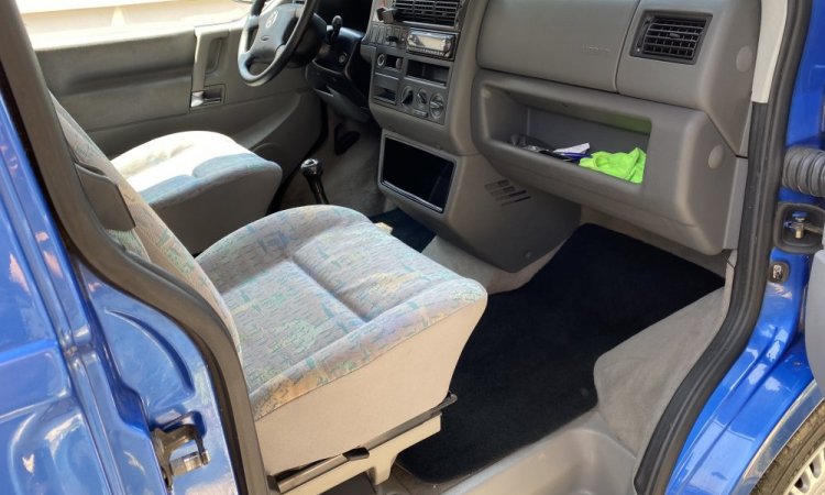 Nettoyage intérieur et extérieur de camping car à Bourgoin-Jallieu. WASHER AUTO