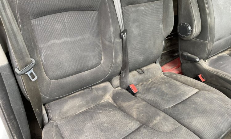 Nettoyage intérieur cabine utilitaire à Saint Quentin Fallavier par WASHER AUTO