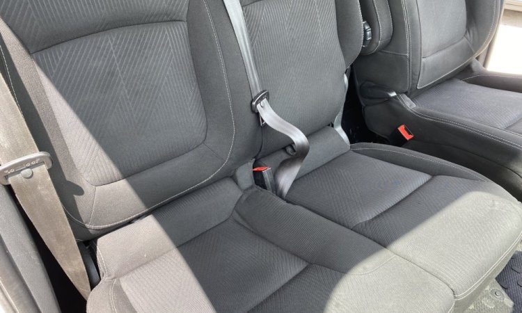 Nettoyage intérieur cabine utilitaire à Saint Quentin Fallavier par WASHER AUTO